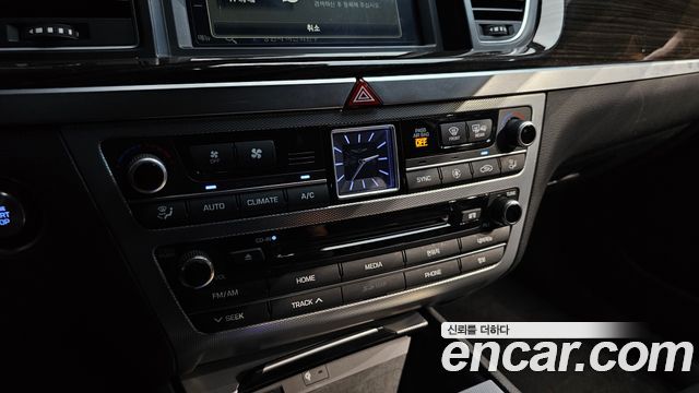 Genesis G80 2018 — photo 32