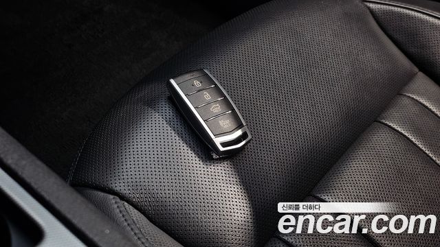 Genesis G80 2018 — photo 37