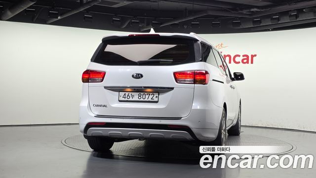 Kia Canival 2015 — photo 4