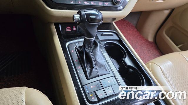 Kia Canival 2015 — photo 9