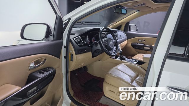 Kia Canival 2015 — photo 10