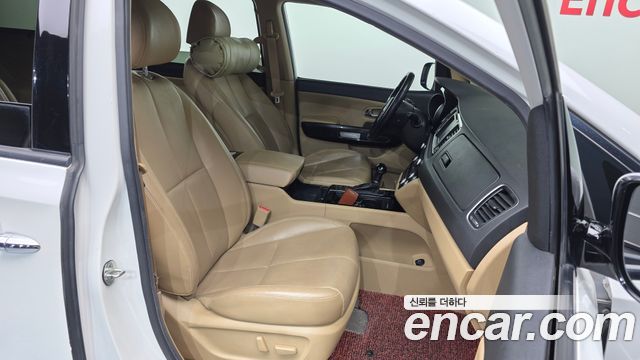 Kia Canival 2015 — photo 11