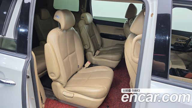 Kia Canival 2015 — photo 12