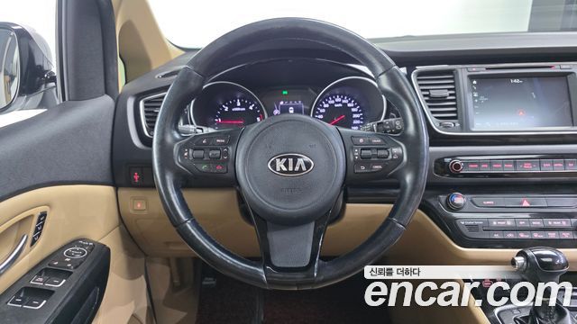 Kia Canival 2015 — photo 13