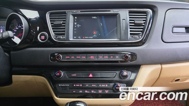 Kia Canival 2015 — photo 14