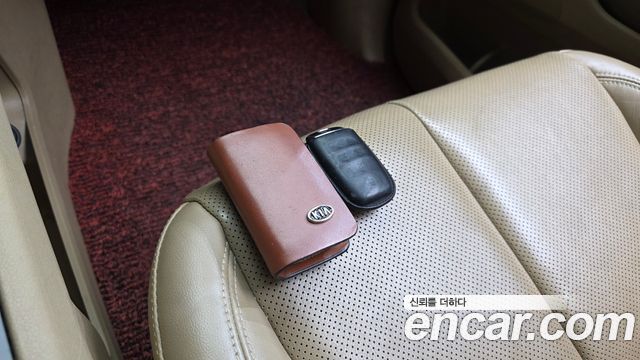 Kia Canival 2015 — photo 17