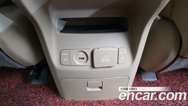 Kia Canival 2015 — photo 19