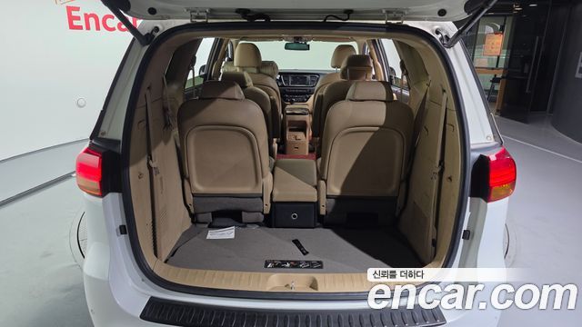 Kia Canival 2015 — photo 20