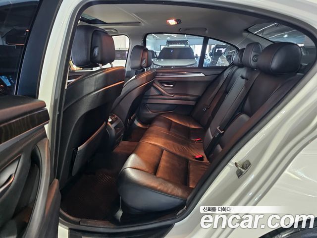 BMW 5-Series 2011 — photo 10