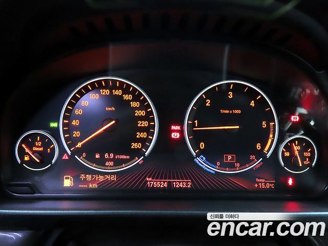 BMW 5-Series 2012 — photo 8