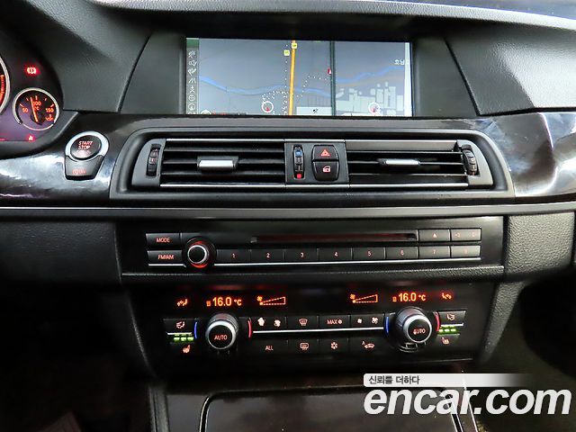 BMW 5-Series 2012 — photo 9