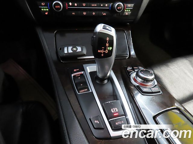 BMW 5-Series 2012 — photo 10