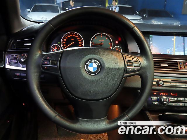 BMW 5-Series 2012 — photo 11