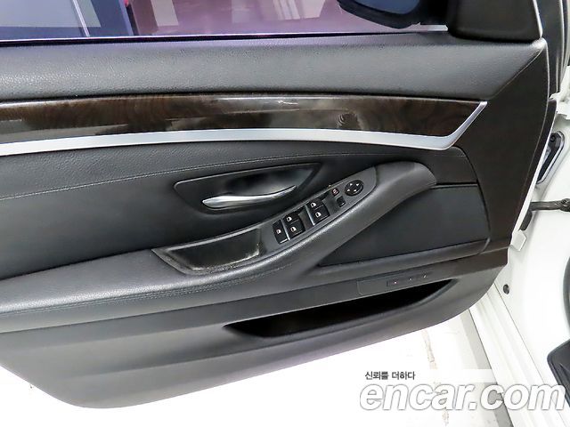 BMW 5-Series 2012 — photo 12