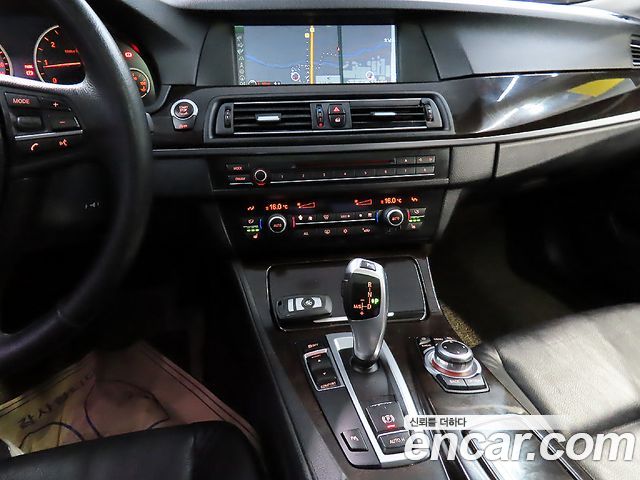 BMW 5-Series 2012 — photo 20