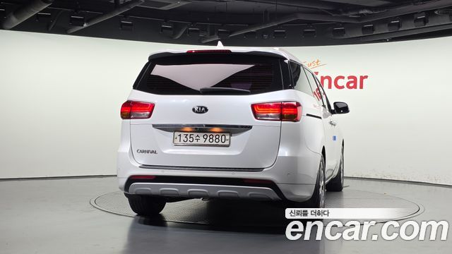 Kia Canival 2016 — photo 4