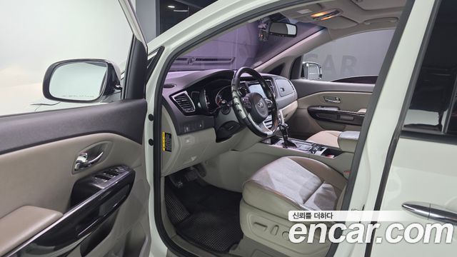Kia Canival 2016 — photo 10