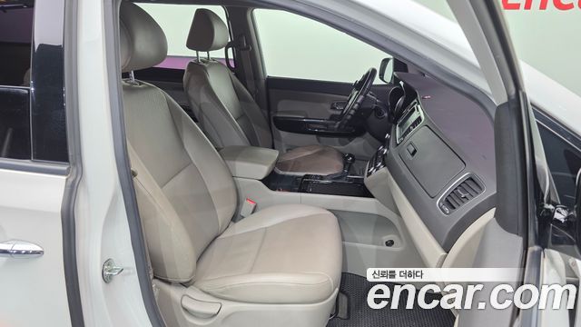 Kia Canival 2016 — photo 11