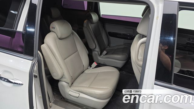 Kia Canival 2016 — photo 12