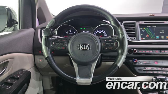 Kia Canival 2016 — photo 13