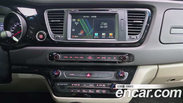 Kia Canival 2016 — photo 14