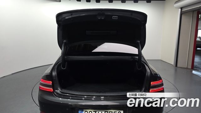Genesis G80 2022 — photo 26