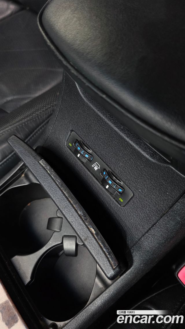 Lexus ES 2011 — photo 17