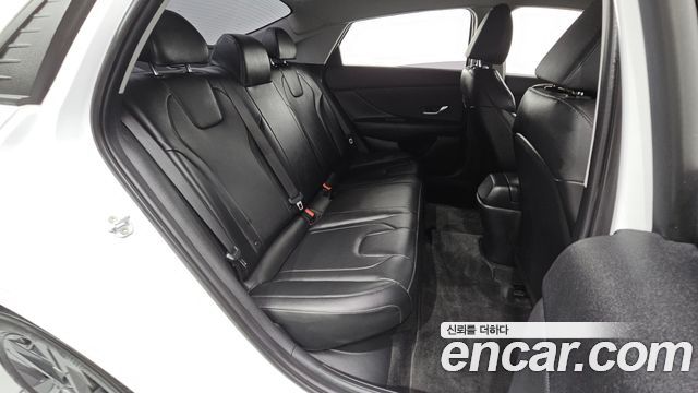 Hyundai AVANTE 2023 — photo 17