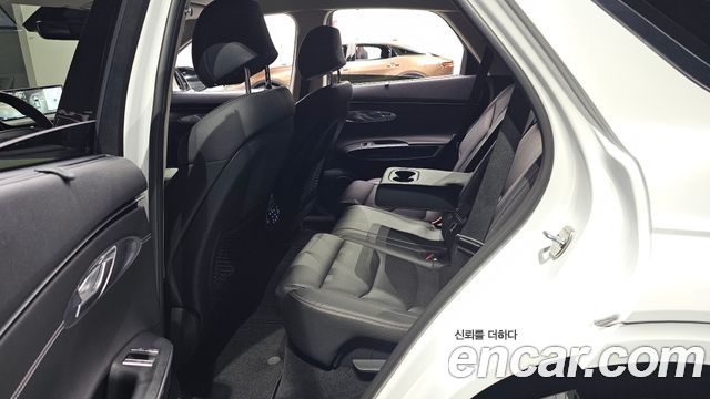 Genesis GV70 2022 — photo 17