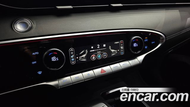 Genesis GV70 2022 — photo 21