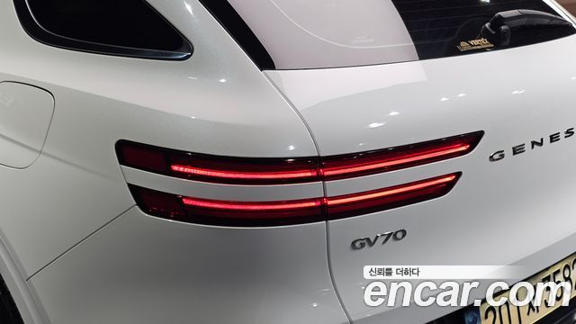 Genesis GV70 2022 — photo 9