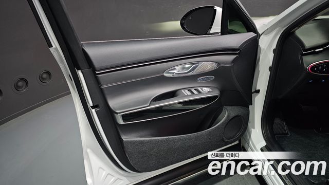 Genesis GV70 2022 — photo 14