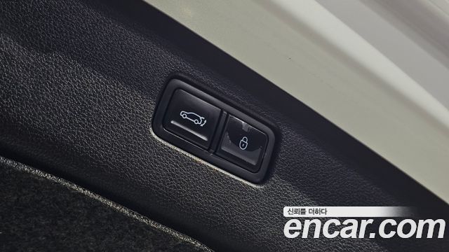 Genesis GV70 2022 — photo 28