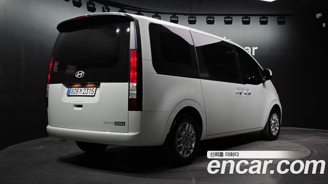 Hyundai Staria 2025 — photo 2