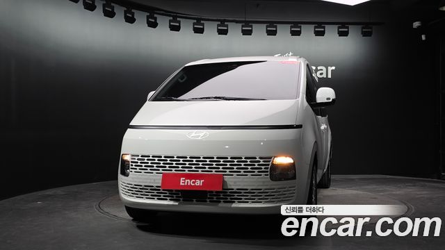 Hyundai Staria 2025 — photo 3