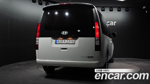 Hyundai Staria 2025 — photo 4