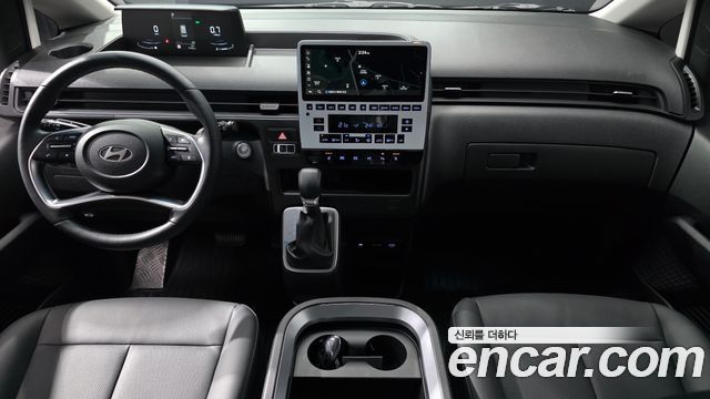 Hyundai Staria 2025 — photo 10