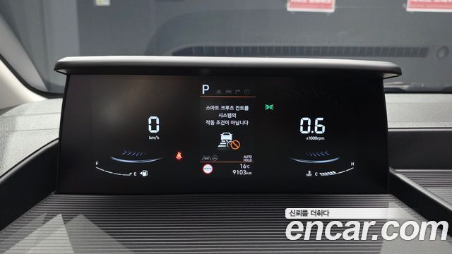 Hyundai Staria 2025 — photo 11
