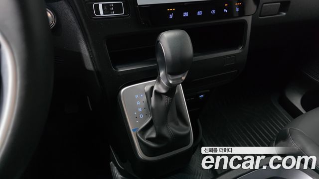 Hyundai Staria 2025 — photo 12