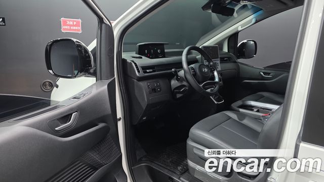 Hyundai Staria 2025 — photo 13