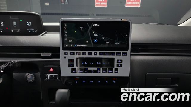 Hyundai Staria 2025 — photo 20