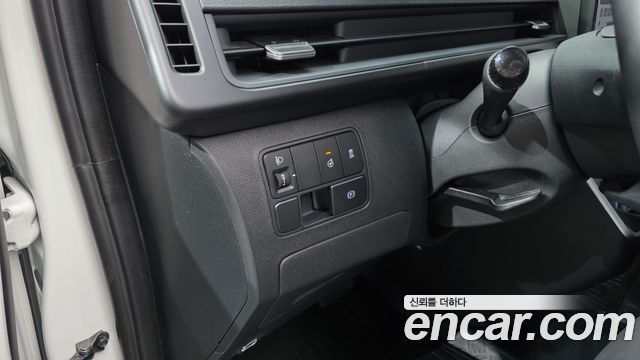 Hyundai Staria 2025 — photo 24