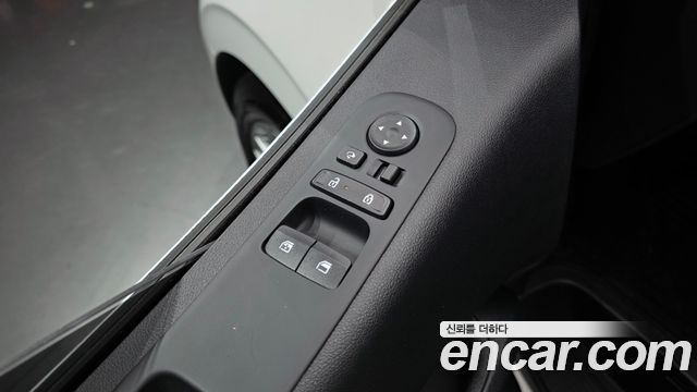 Hyundai Staria 2025 — photo 25