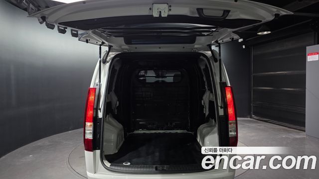 Hyundai Staria 2025 — photo 26