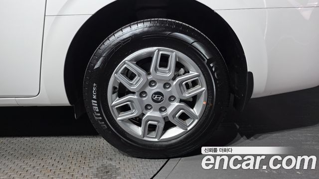Hyundai Staria 2025 — photo 7