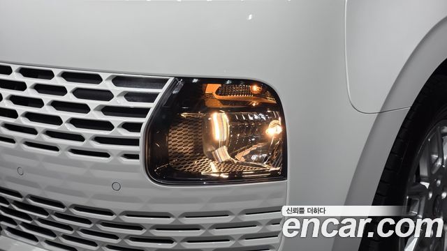Hyundai Staria 2025 — photo 8