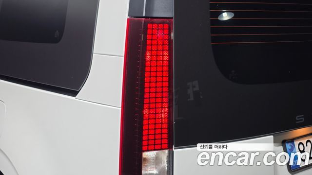 Hyundai Staria 2025 — photo 9