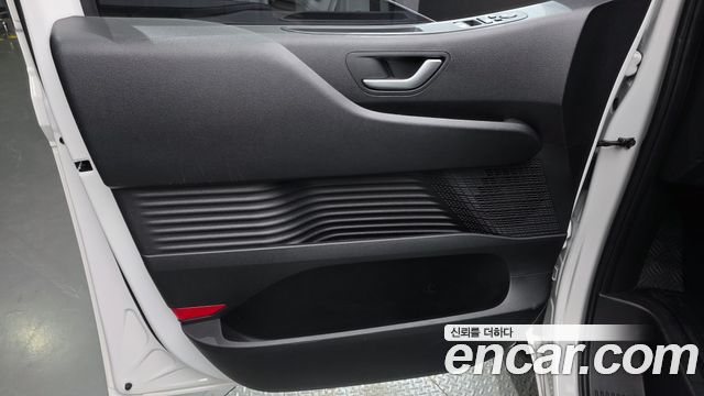 Hyundai Staria 2025 — photo 14