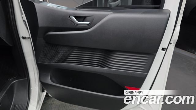 Hyundai Staria 2025 — photo 15