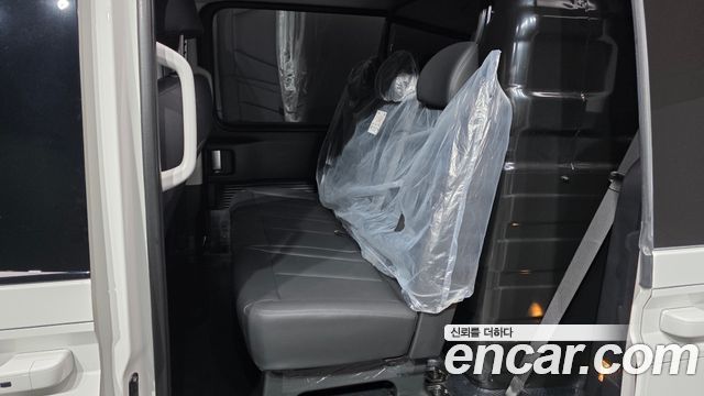 Hyundai Staria 2025 — photo 16